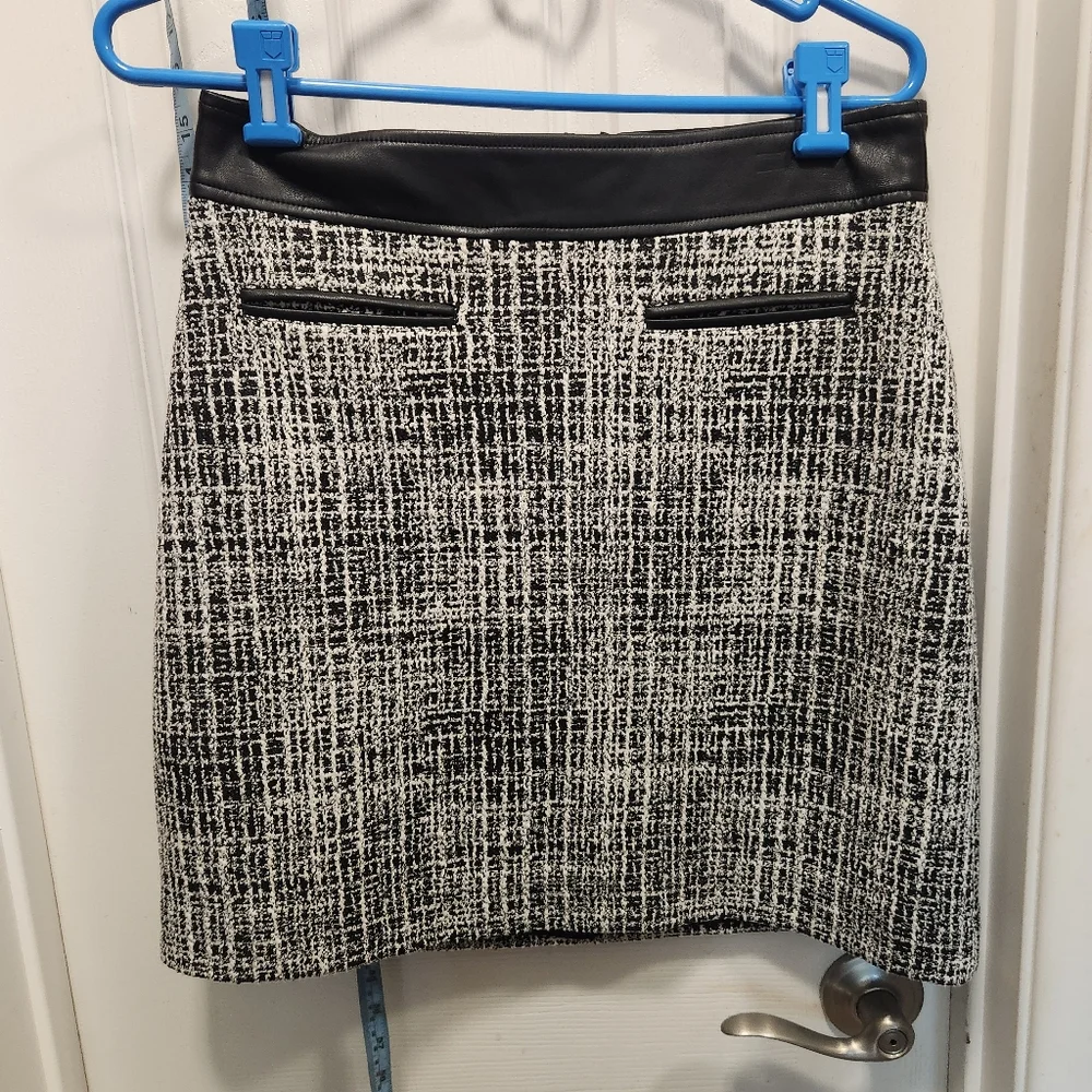 Karl Lagerfeld Paris Womens B/W Tweed Faux Trim Work A-Line Skirt size 4